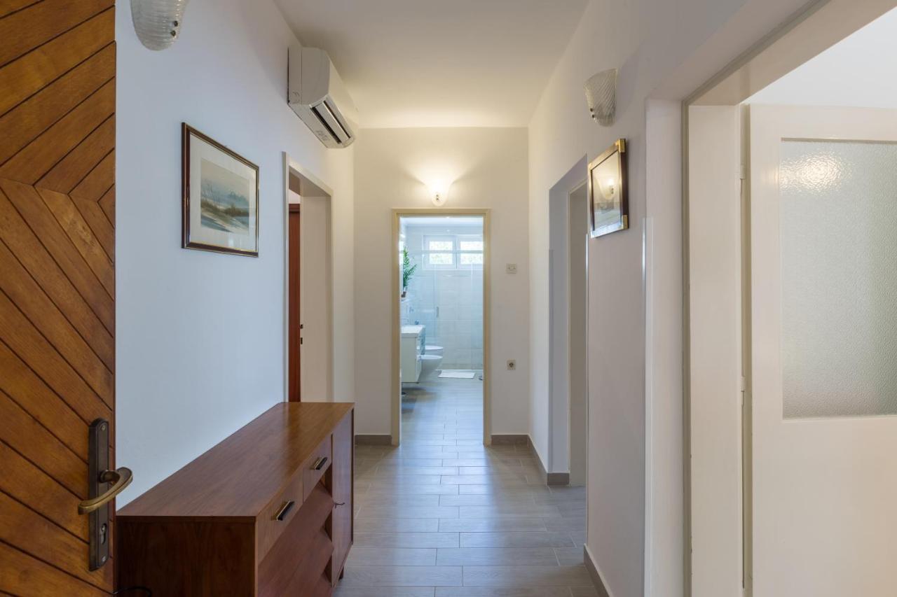 With A Parking Space - 7063 Umag