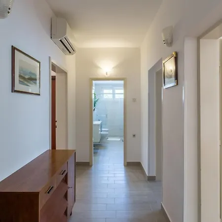 Apartments With A Parking Space Umag - 7063 Exterior foto