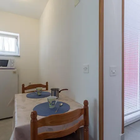 Apartments With A Parking Space Umag - 7063 Exterior foto